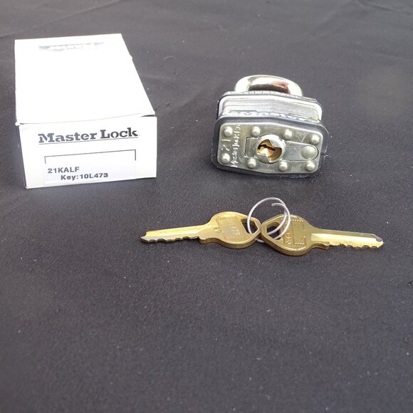 Master Lock New 2 keys - Picture 2 of 3
